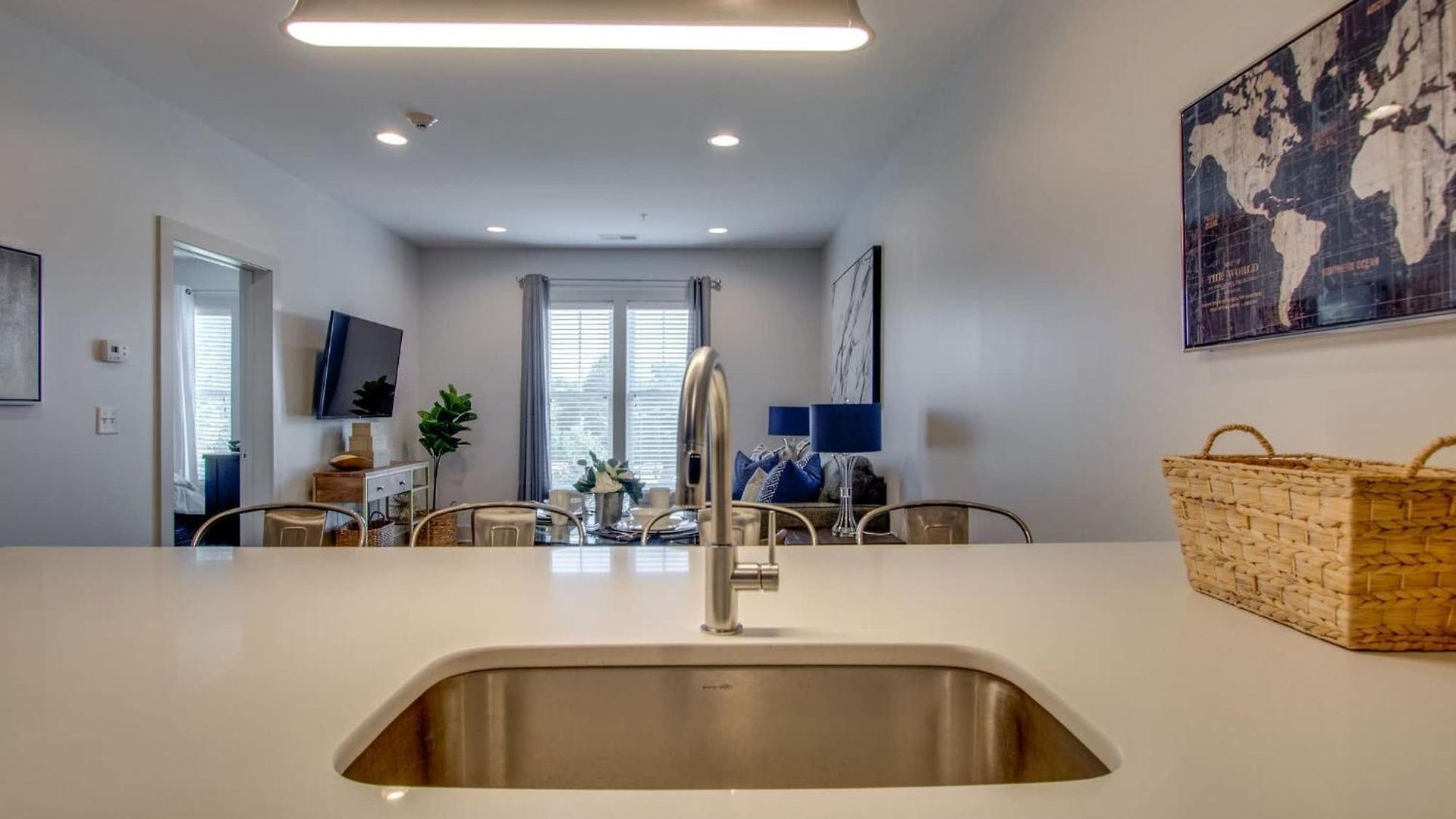 New East Nash - King Bed Short Drive To Dwntwn *