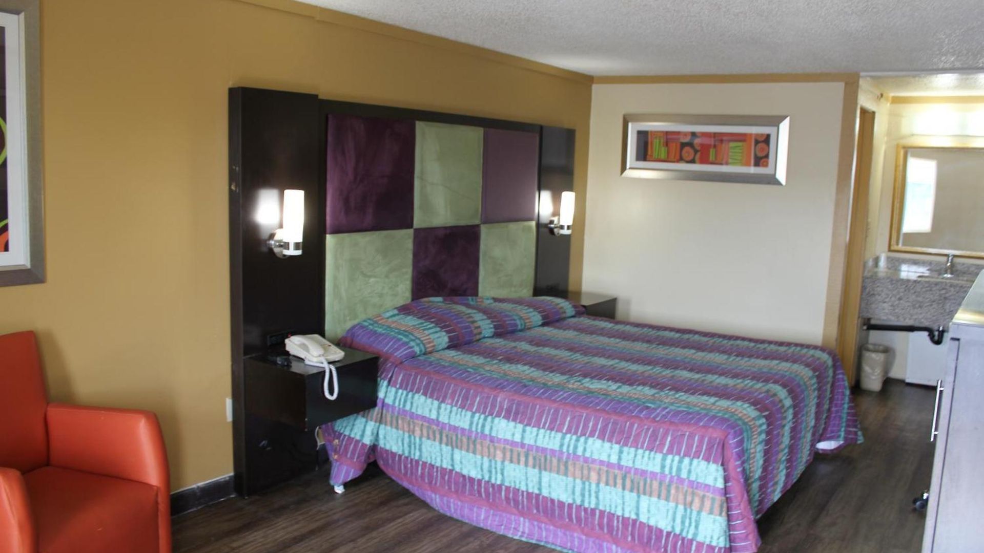 Hotel Executive & *
