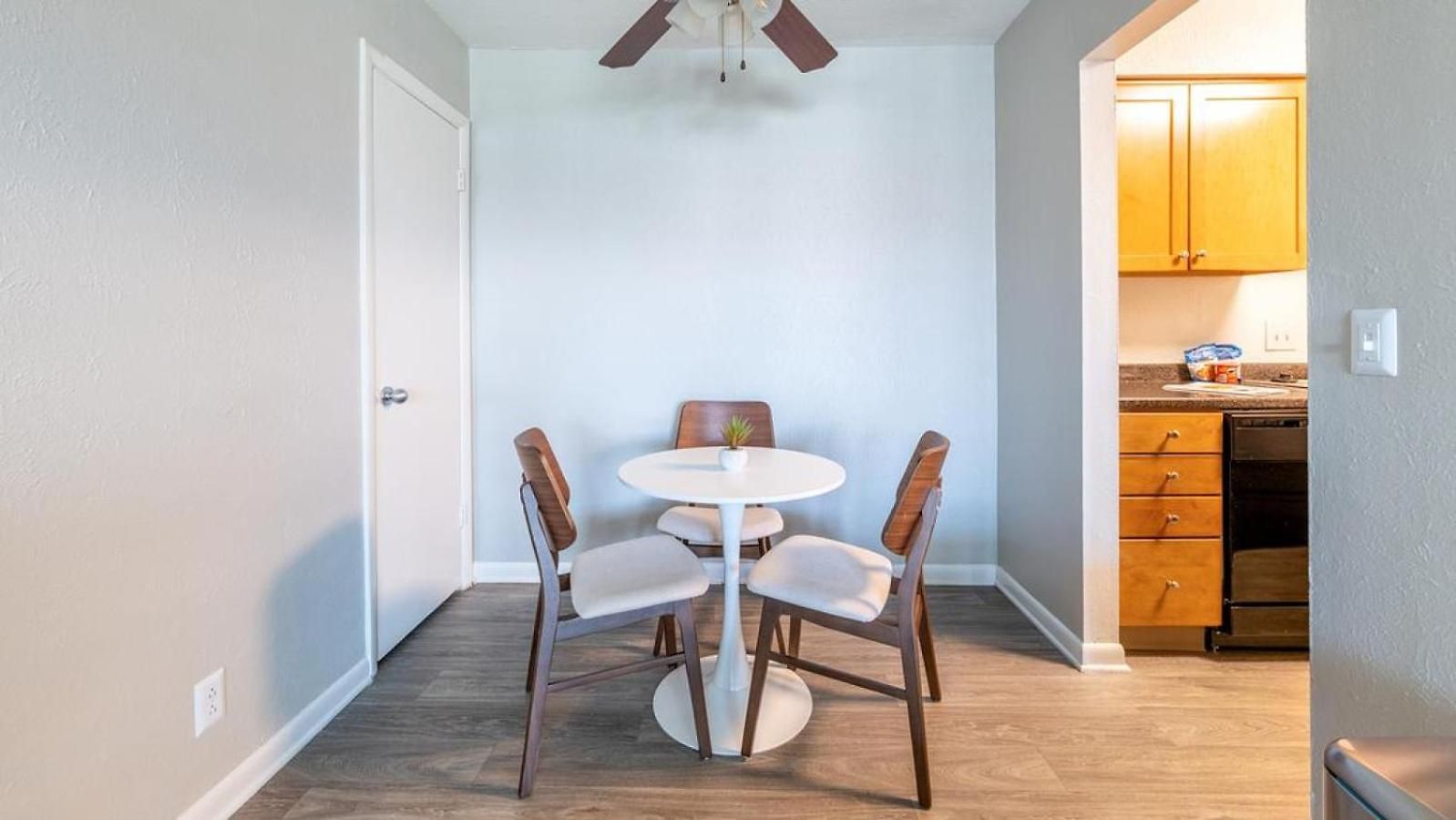 Apartment Landing Modern With Amazing Amenities