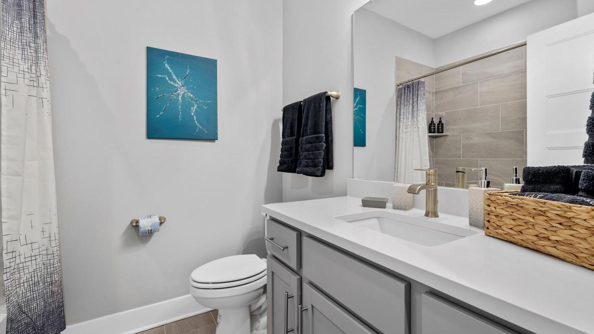 Rhythm & View - Large 4-bedroom Townhome With Private Garage & Dual Balconies Apartment *