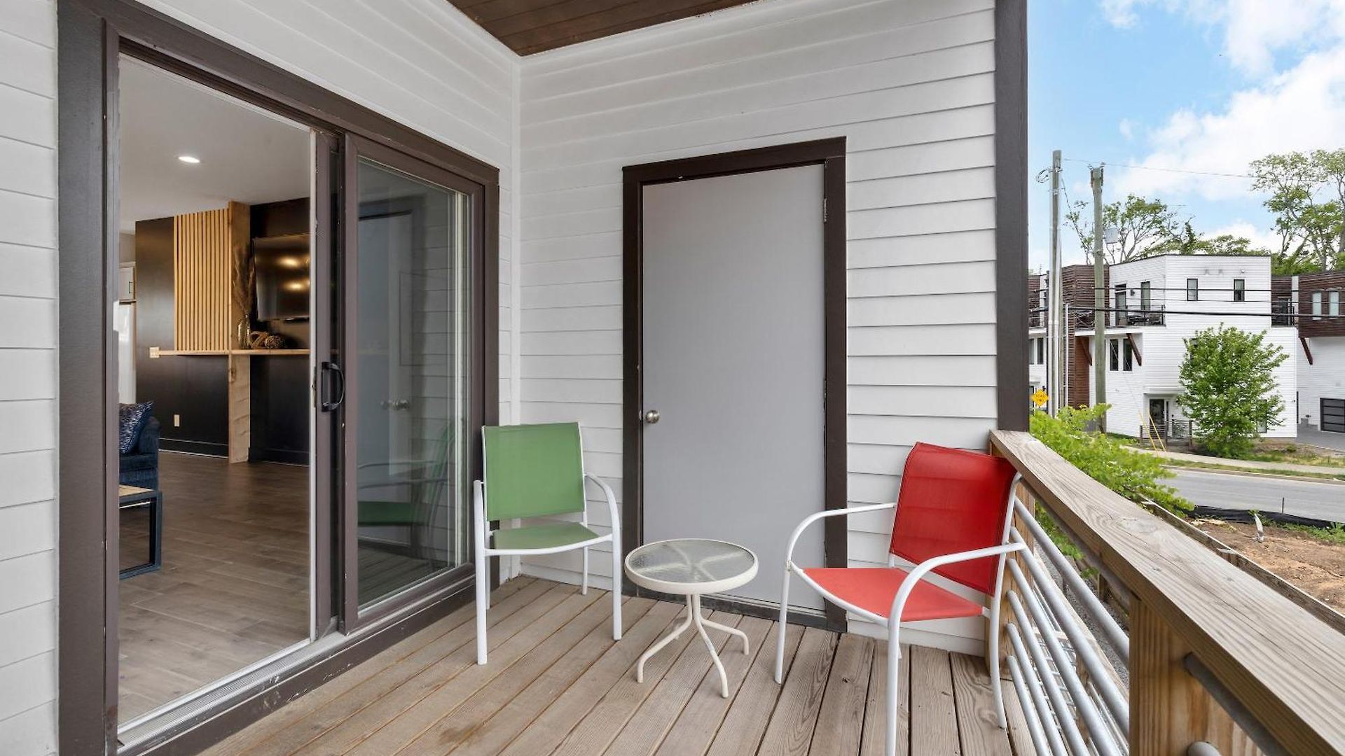 Rhythm & View - Large 4-bedroom Townhome With Private Garage & Dual Balconies