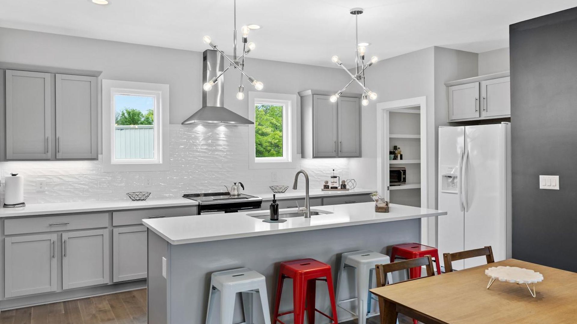 Rhythm & View - Large 4-bedroom Townhome With Private Garage & Dual Balconies Apartment