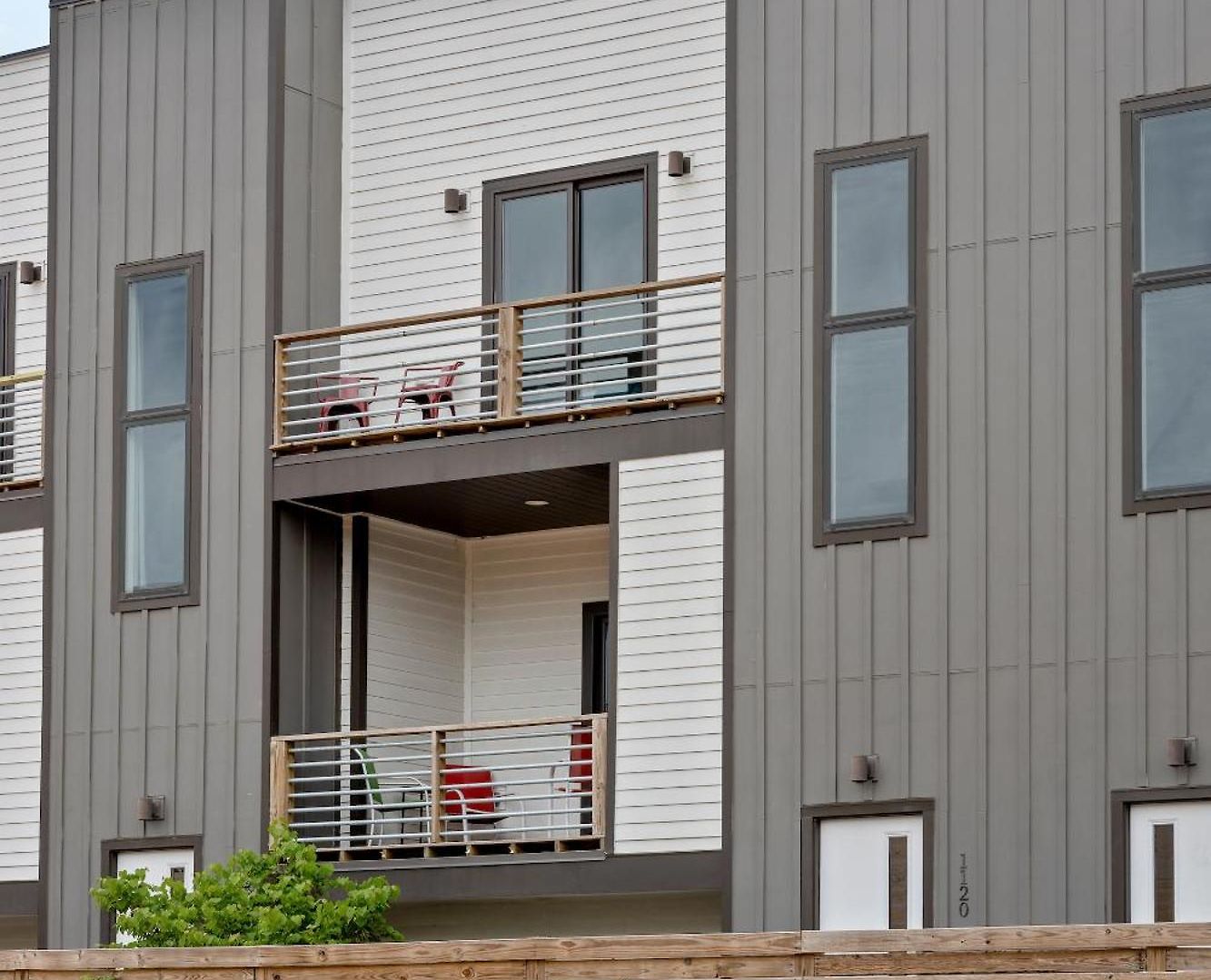 Rhythm & View - Large 4-bedroom Townhome With Private Garage & Dual Balconies