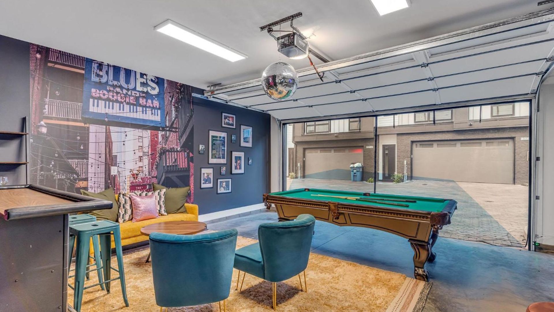 Rooftop Hot Tub & Game - 3 Miles To Downtown Holiday home *