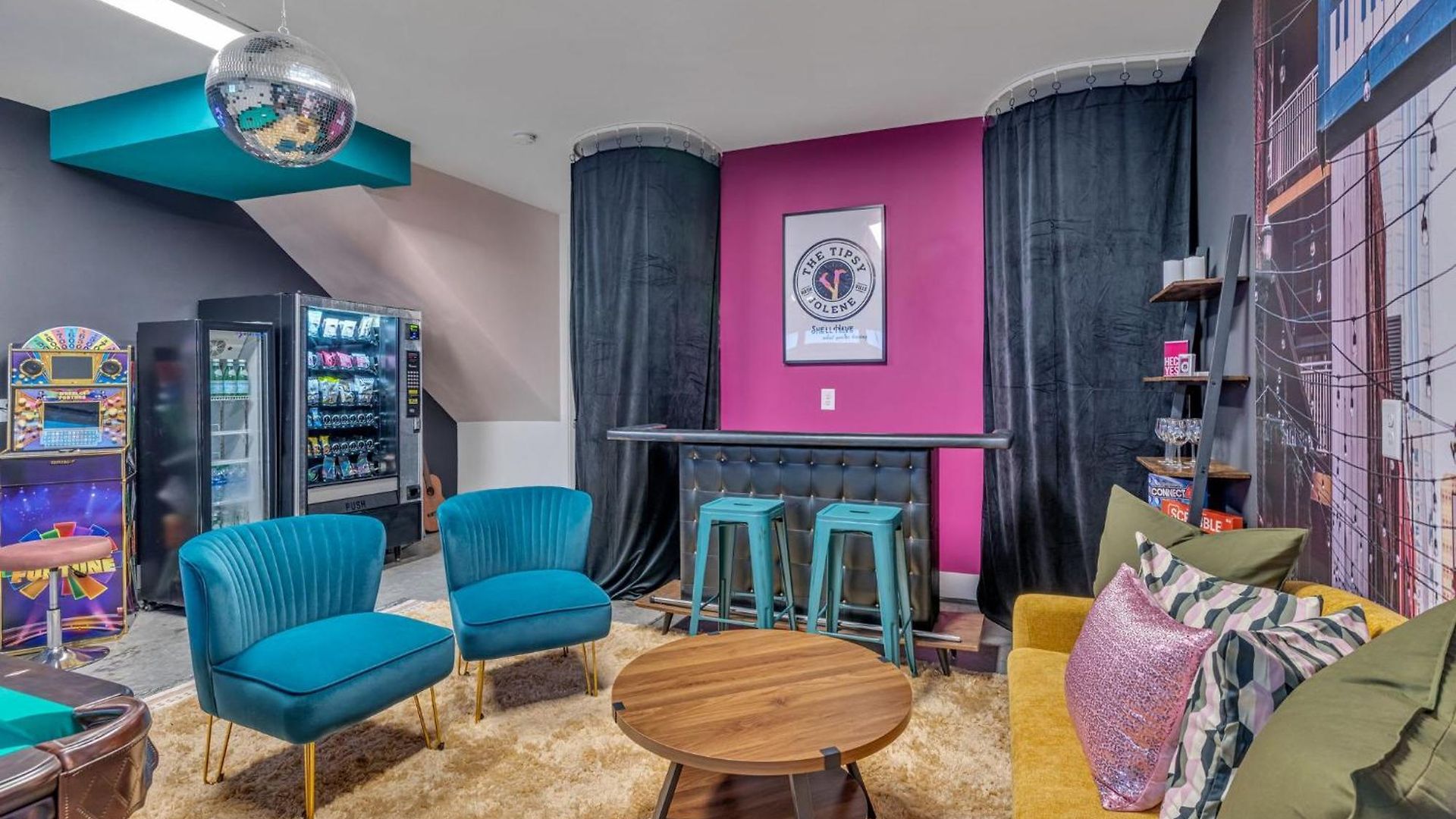 Rooftop Hot Tub & Game - 3 Miles To Downtown Holiday home *
