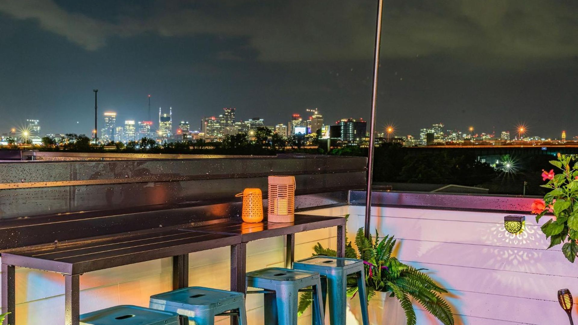 Rooftop Hot Tub & Game - 3 Miles To Downtown