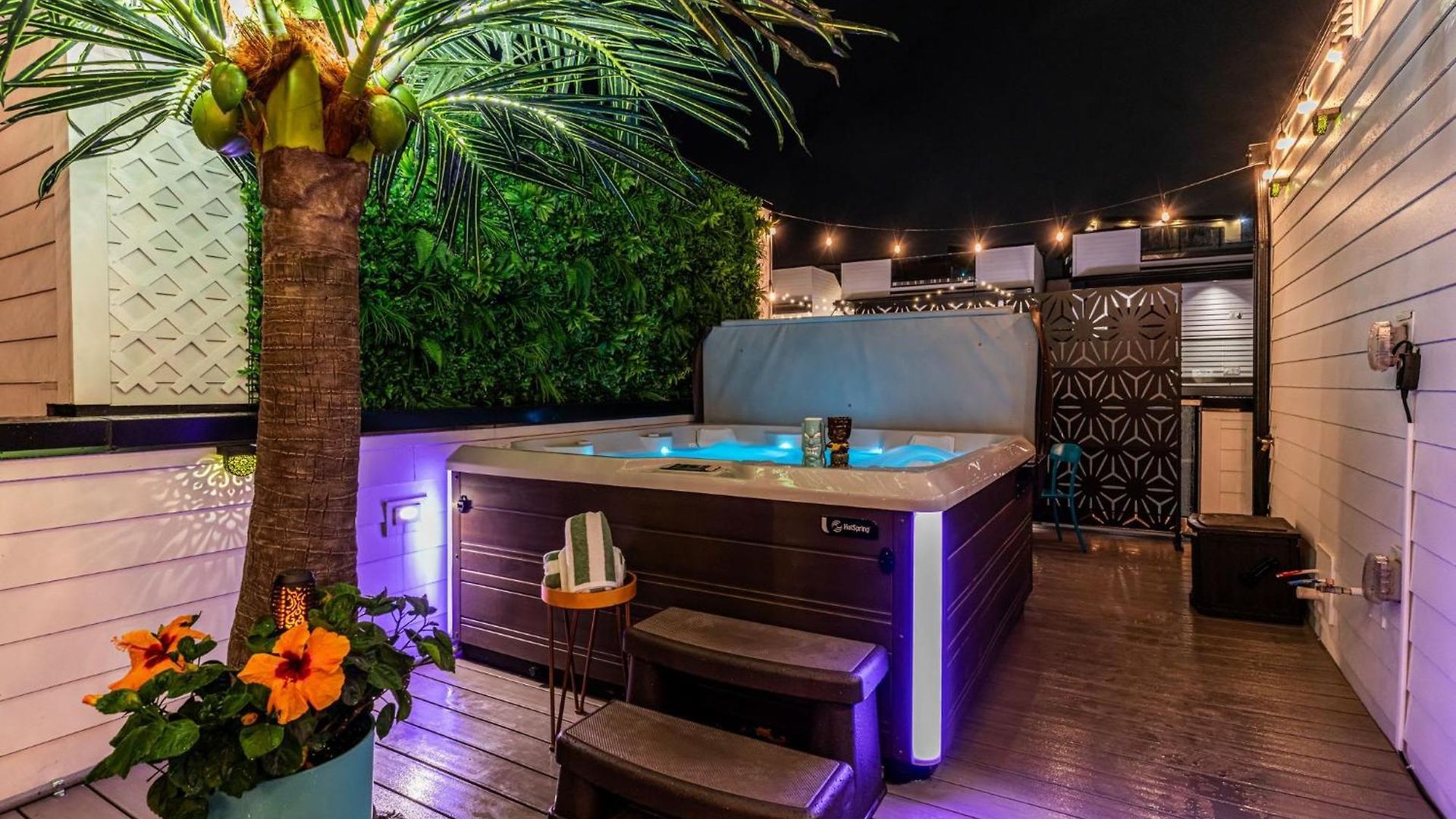 Holiday home Rooftop Hot Tub & Game - 3 Miles To Downtown