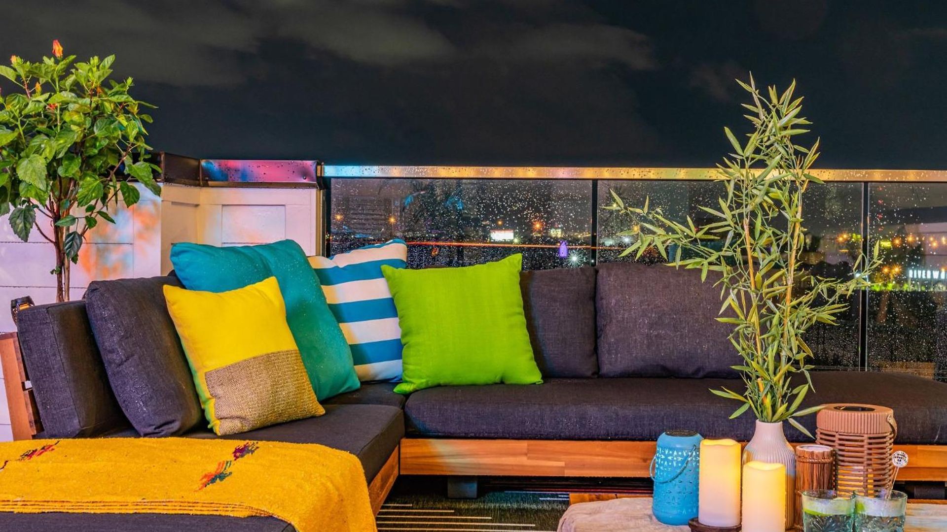 Rooftop Hot Tub & Game - 3 Miles To Downtown Holiday home Nashville