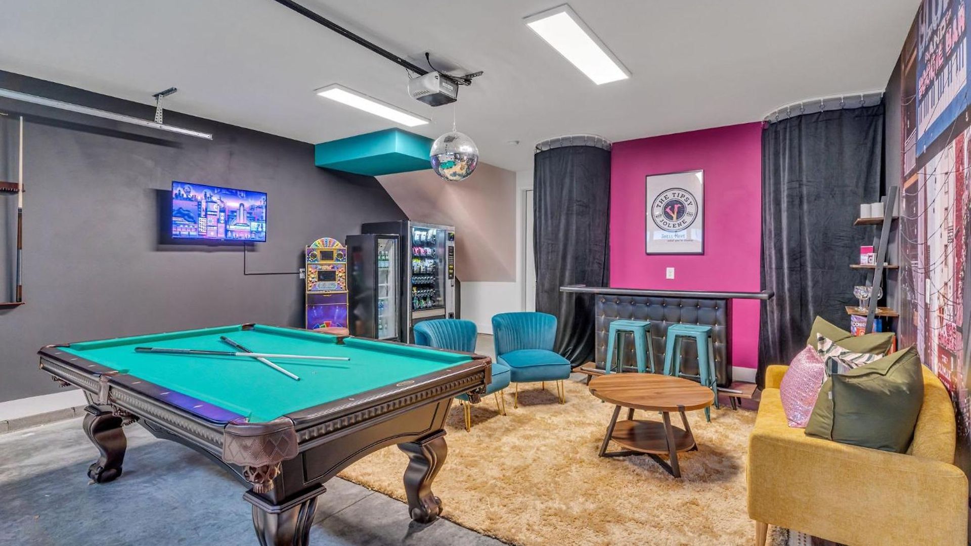 Holiday home Rooftop Hot Tub & Game - 3 Miles To Downtown