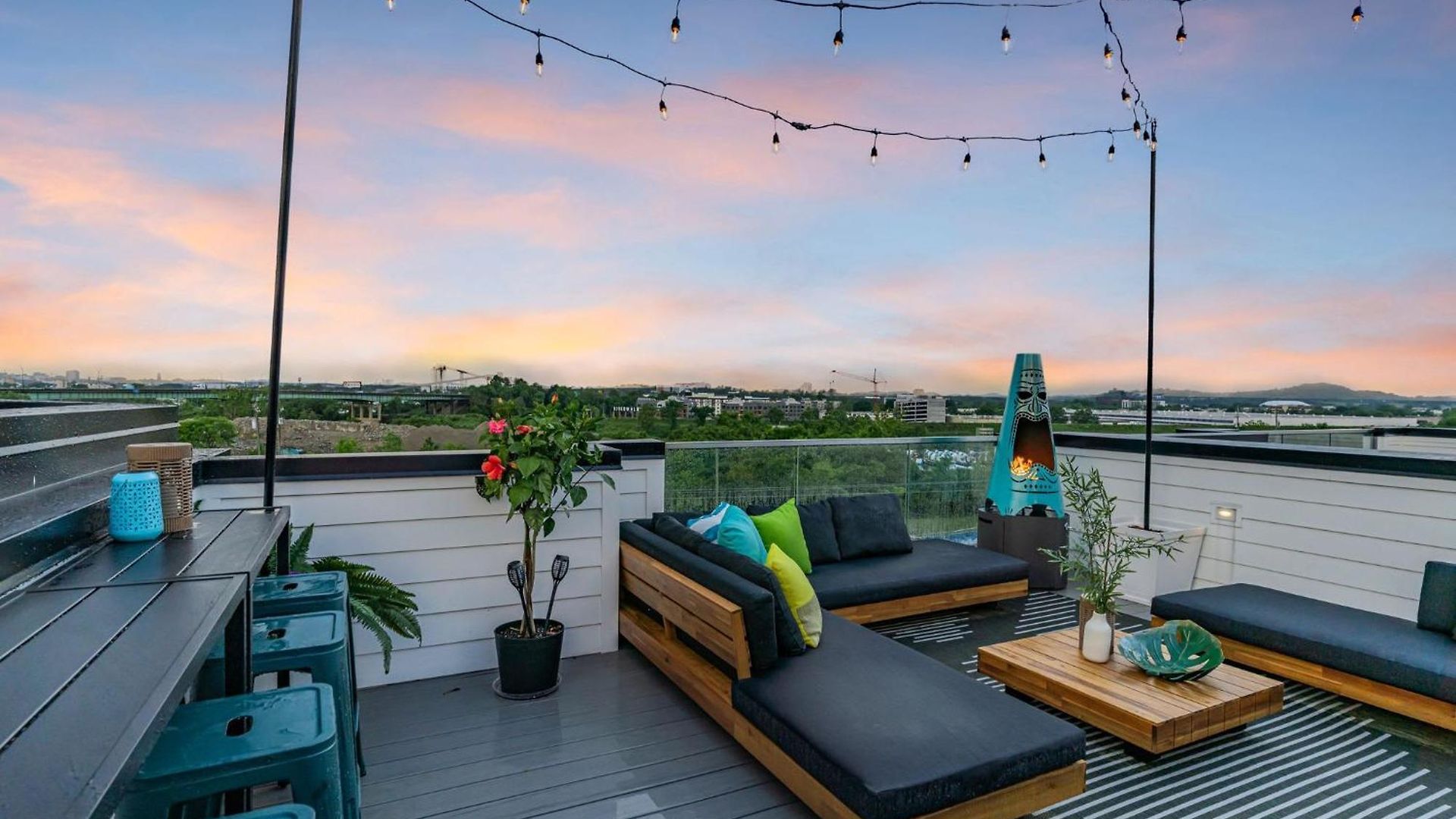 Rooftop Hot Tub & Game - 3 Miles To Downtown Holiday home Nashville
