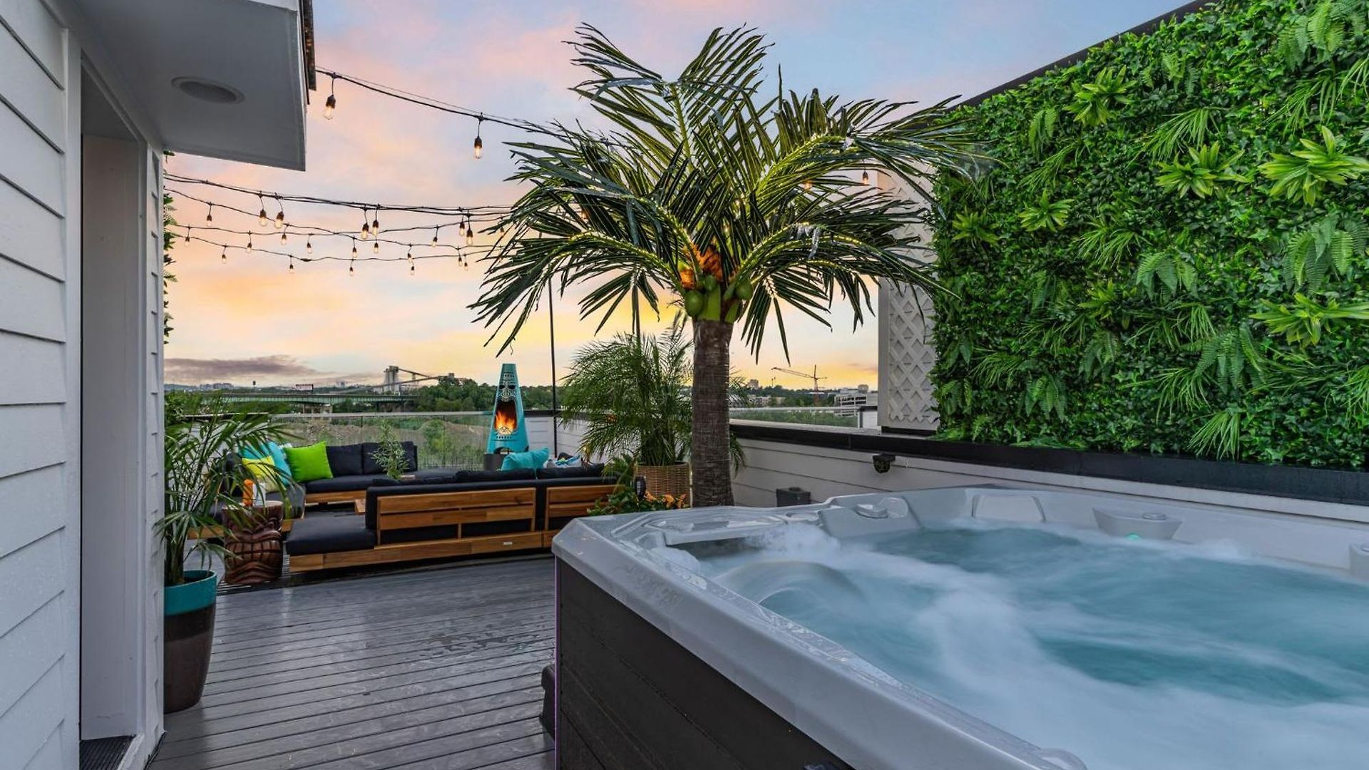 Rooftop Hot Tub & Game - 3 Miles To Downtown
