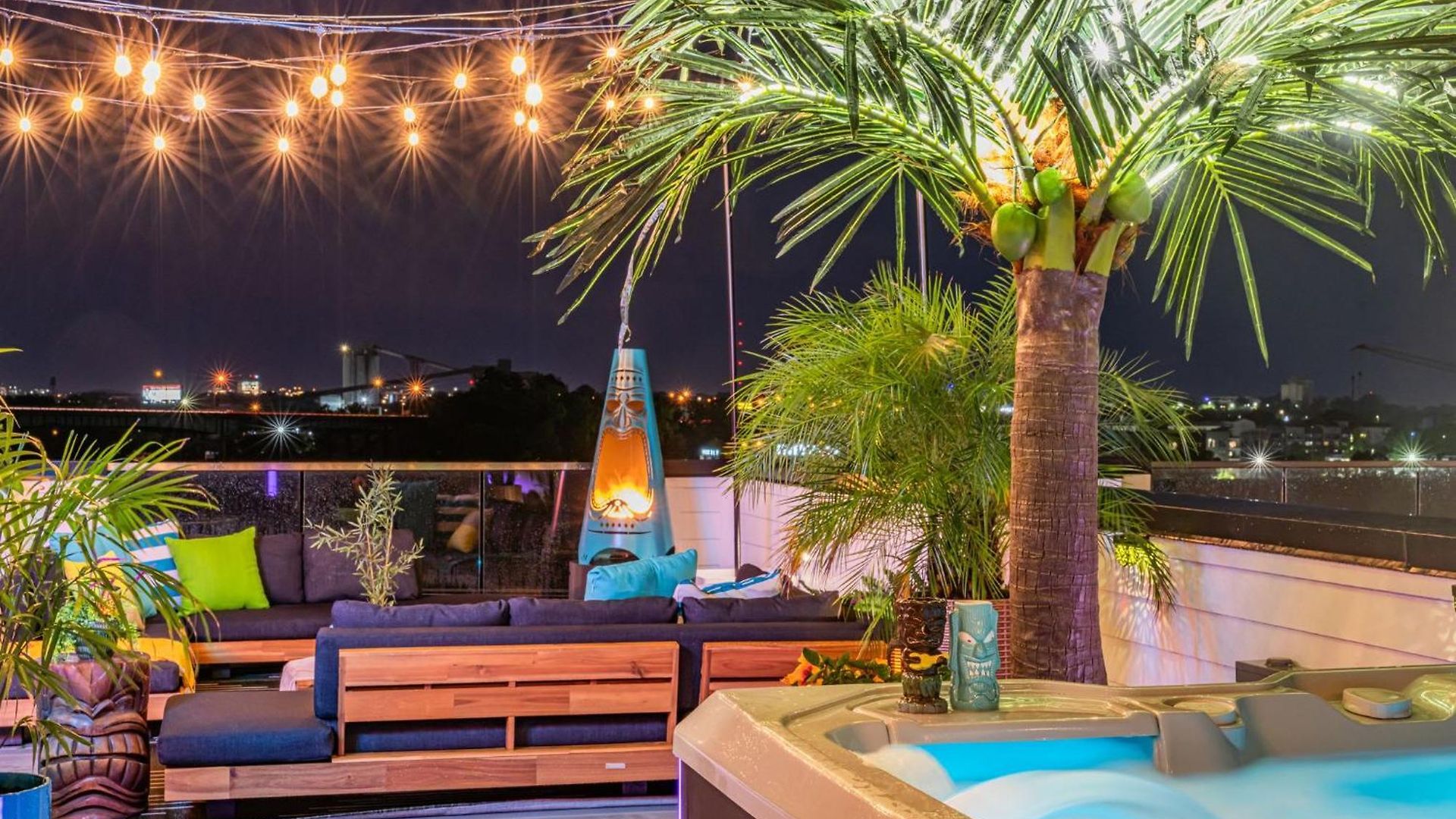 Holiday home Rooftop Hot Tub & Game - 3 Miles To Downtown