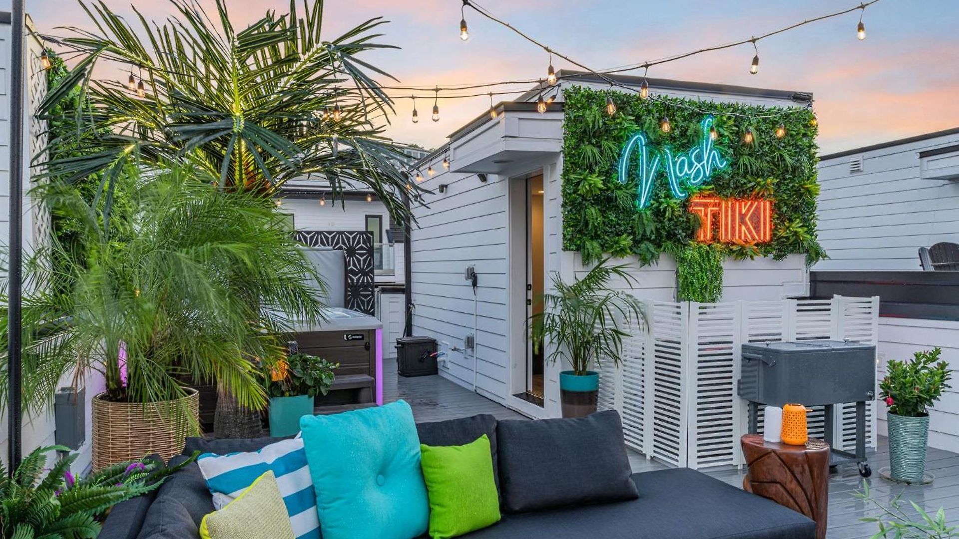 Holiday home Rooftop Hot Tub & Game - 3 Miles To Downtown *