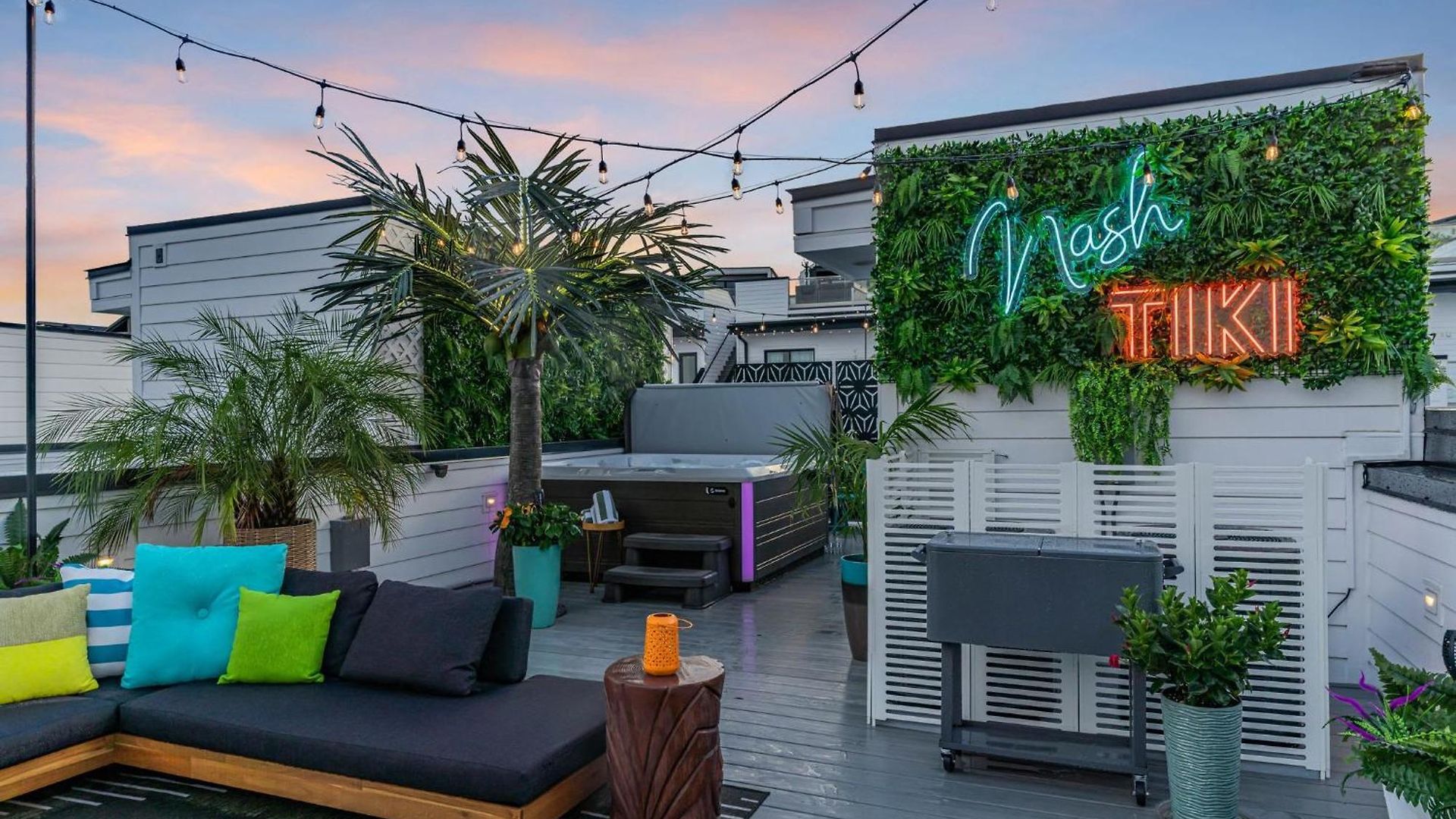 Holiday home Rooftop Hot Tub & Game - 3 Miles To Downtown Nashville