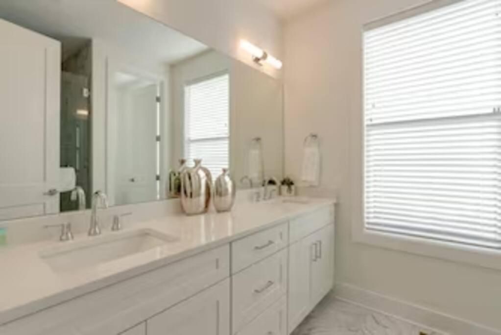 New And Luxurious By Downtown With Rooftop Deck! Holiday home *