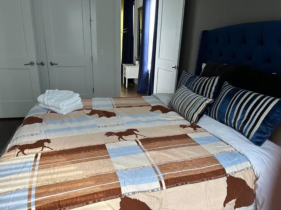 Holiday home New And Luxurious By Downtown With Rooftop Deck!