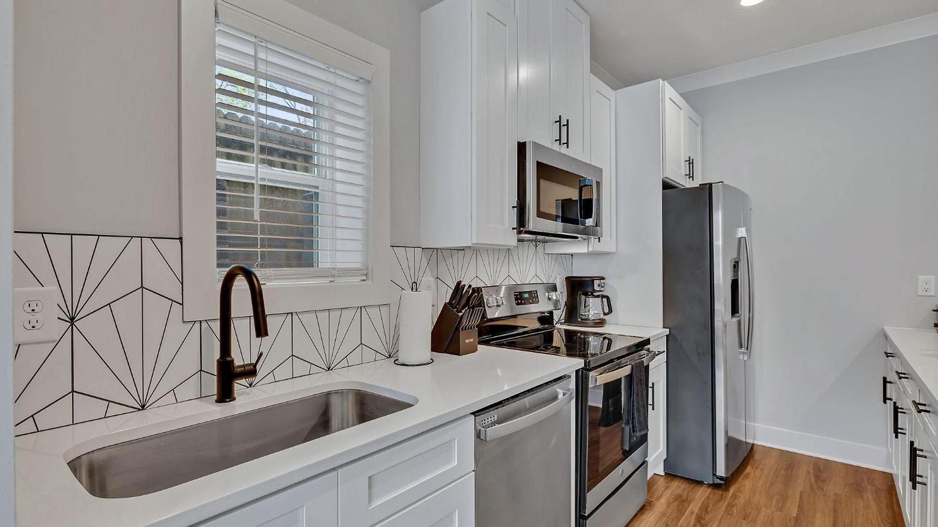 Melrose Mix - Rooftop Deck - 5 Mins To Broadway Holiday home *