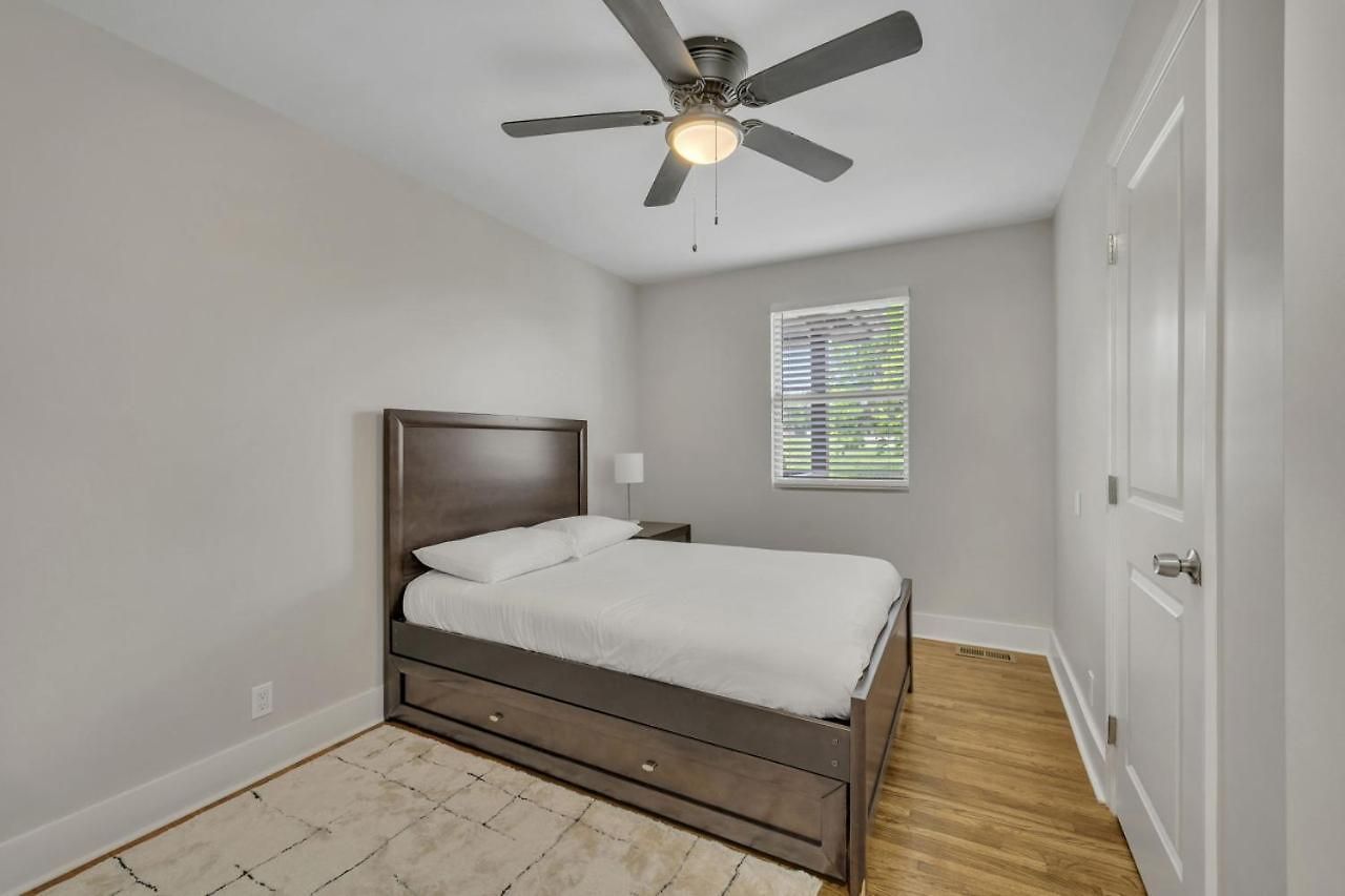 Single Story Pet Friendly Home, With Fenced Yard, Fire Pit, 5min To Downtown!! Nashville