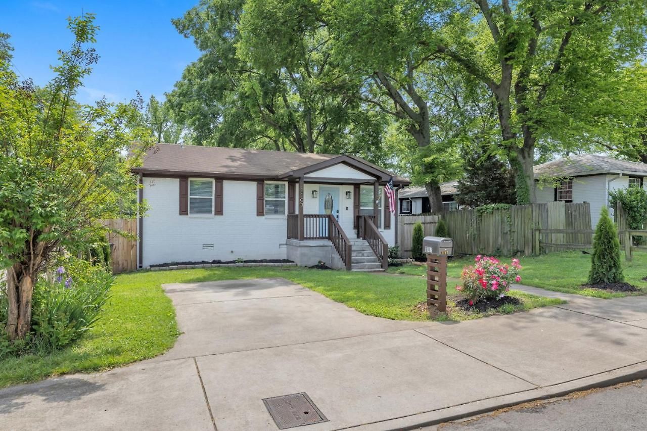 Single Story Pet Friendly Home, With Fenced Yard, Fire Pit, 5min To Downtown!! *