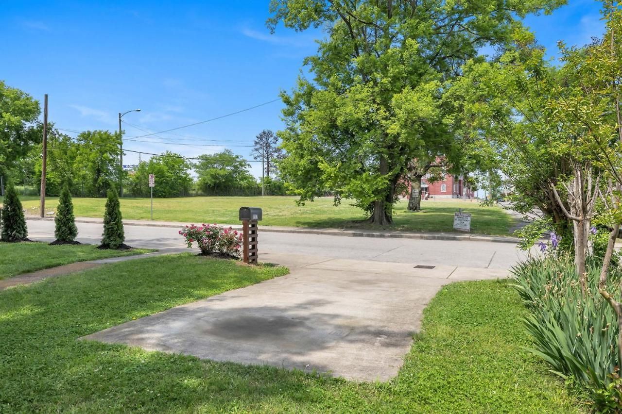 Single Story Pet Friendly Home, With Fenced Yard, Fire Pit, 5min To Downtown!! Holiday home *