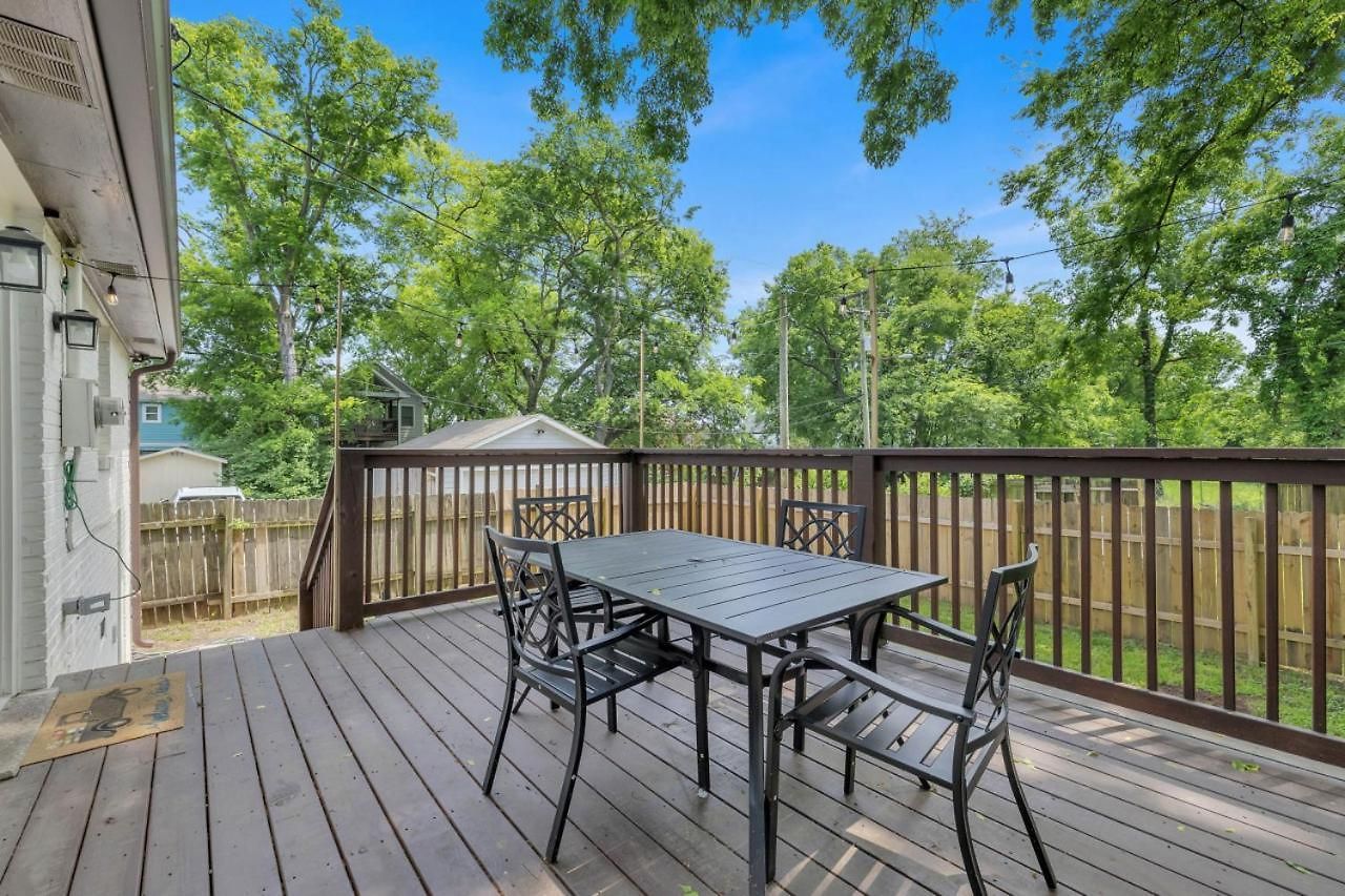 Single Story Pet Friendly Home, With Fenced Yard, Fire Pit, 5min To Downtown!! Holiday home