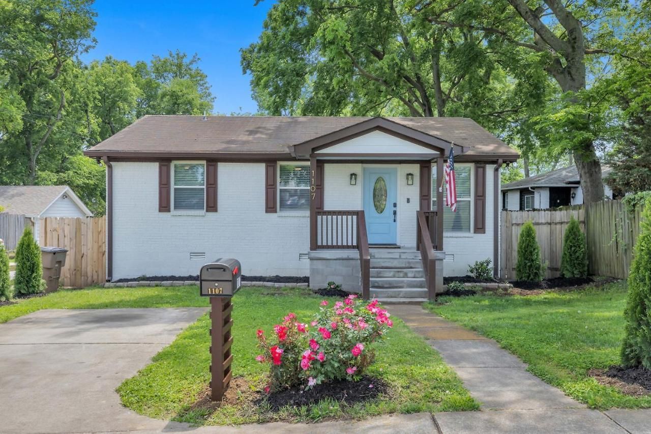 Holiday home Single Story Pet Friendly Home, With Fenced Yard, Fire Pit, 5min To Downtown!!