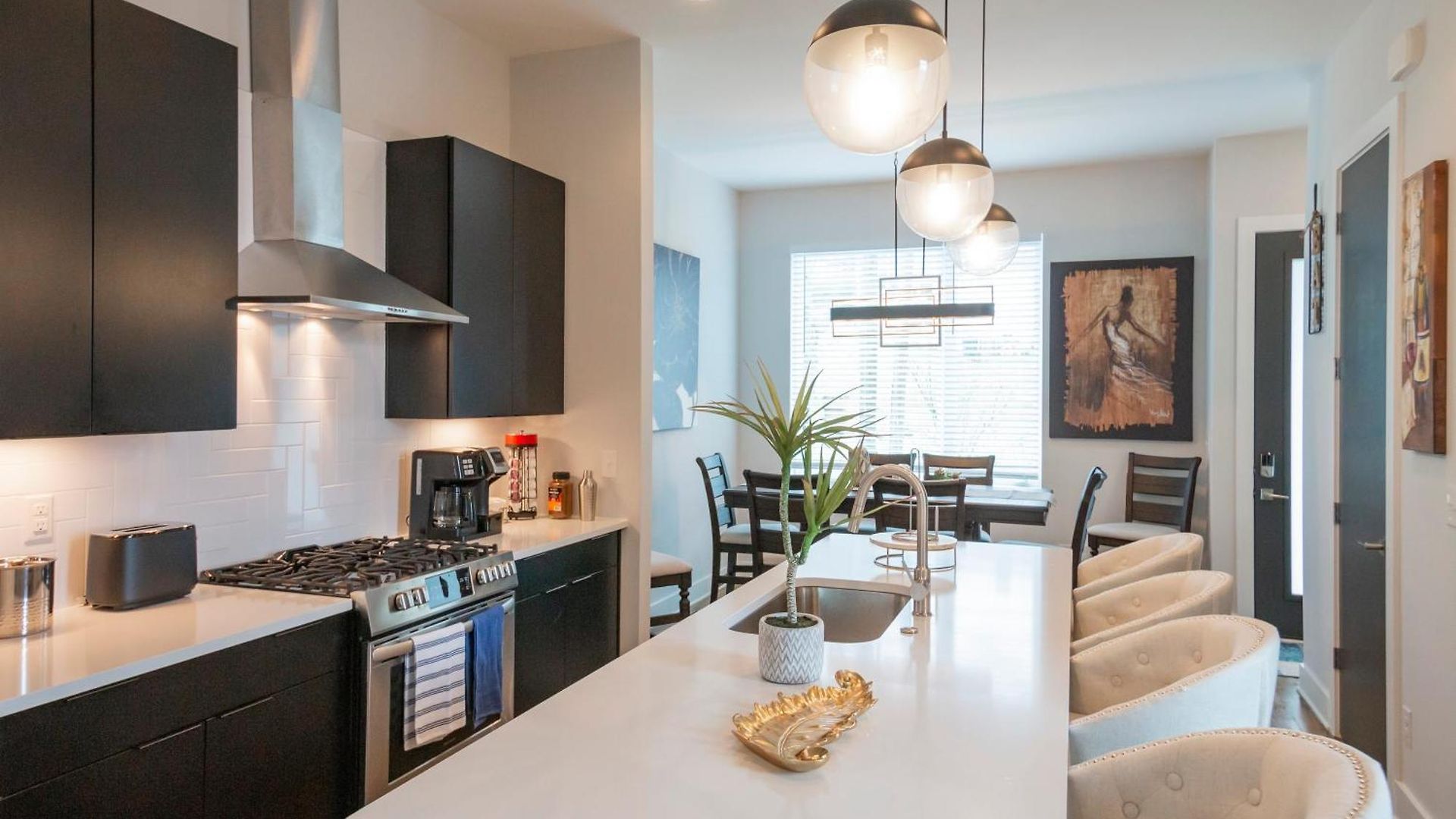 Luxury Townhome Skyline Views Mins To Dt Holiday home Nashville