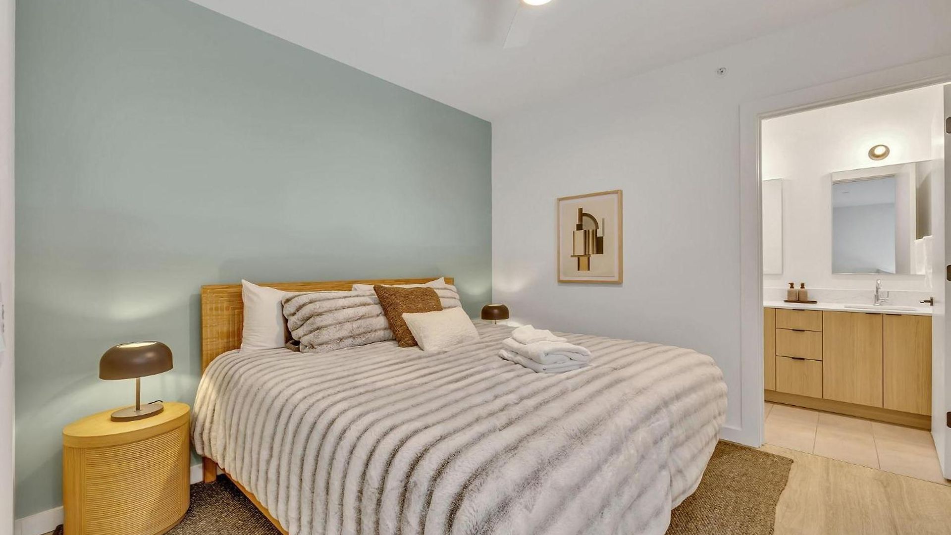 - 635 7th Ave S Unit 610 *