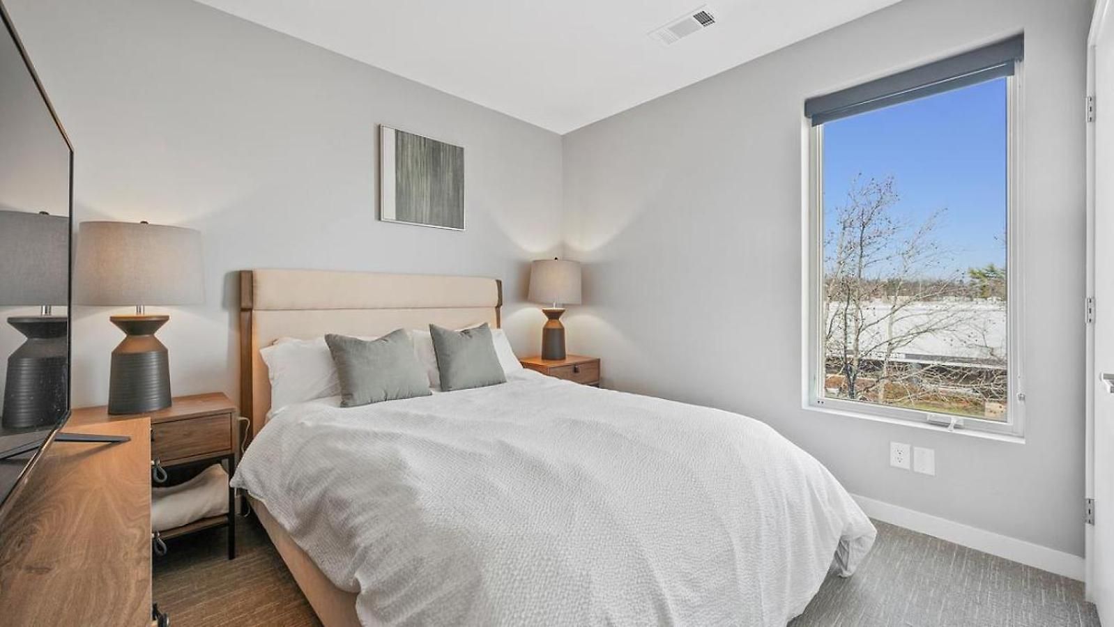 Apartment Landing At Fifty Forty Flats - 2 Bedrooms In Lenox Village