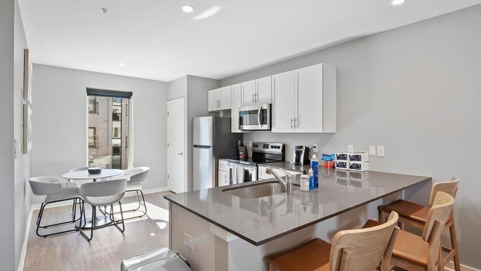 Apartment Landing At Fifty Forty Flats - 2 Bedrooms In Lenox Village