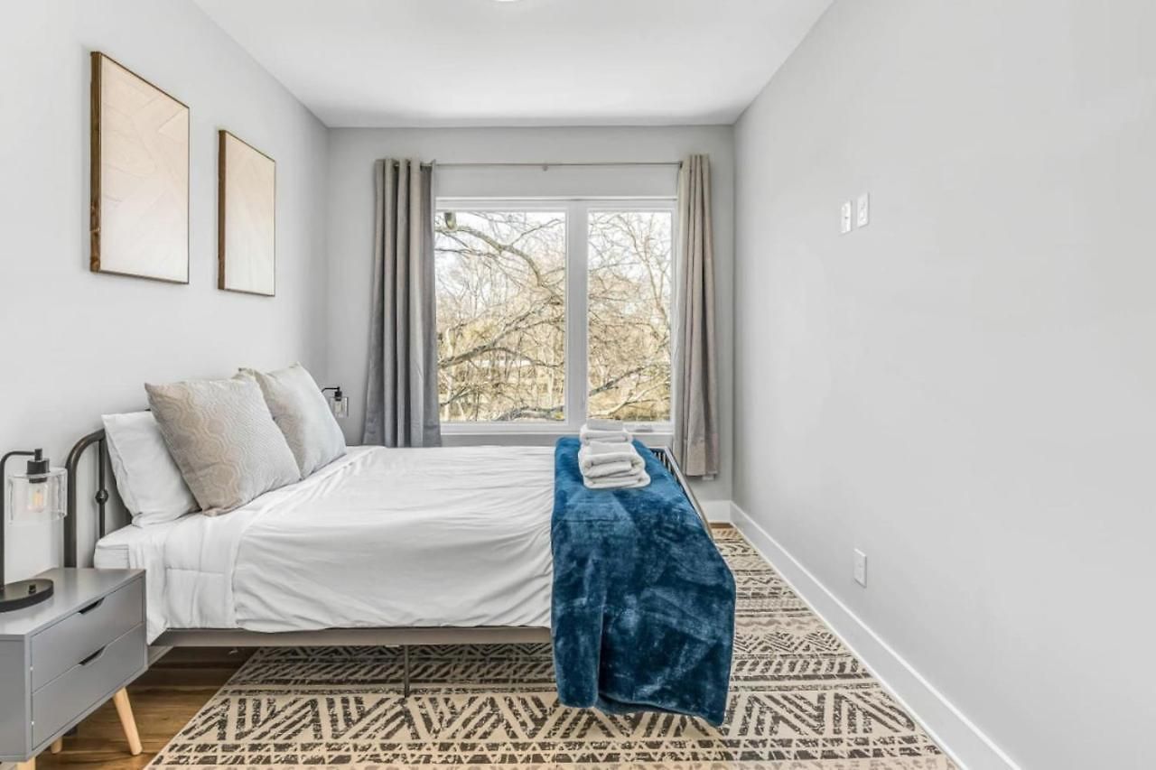Holiday home East Townhome 5min To Grand Ole Opry! Rooftop Deck, Grill, Tv And Golf *