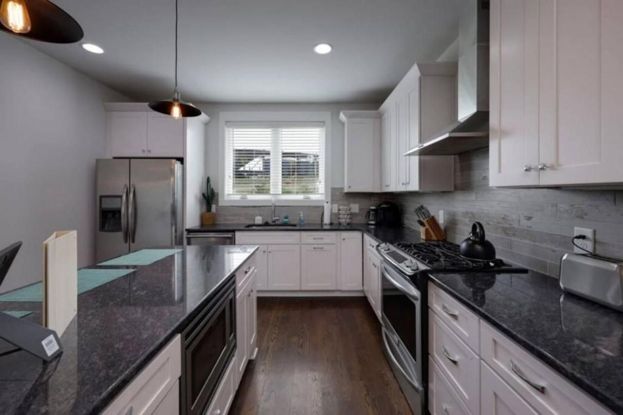 Weho Home, Geodis Park, Private Movie Theater! 10min To Broadway! Sleeps 10! *