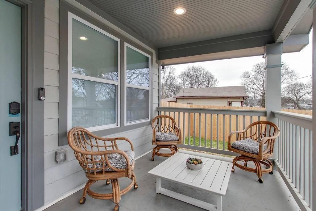 Holiday home New Spacious 2 Miles From Downtown