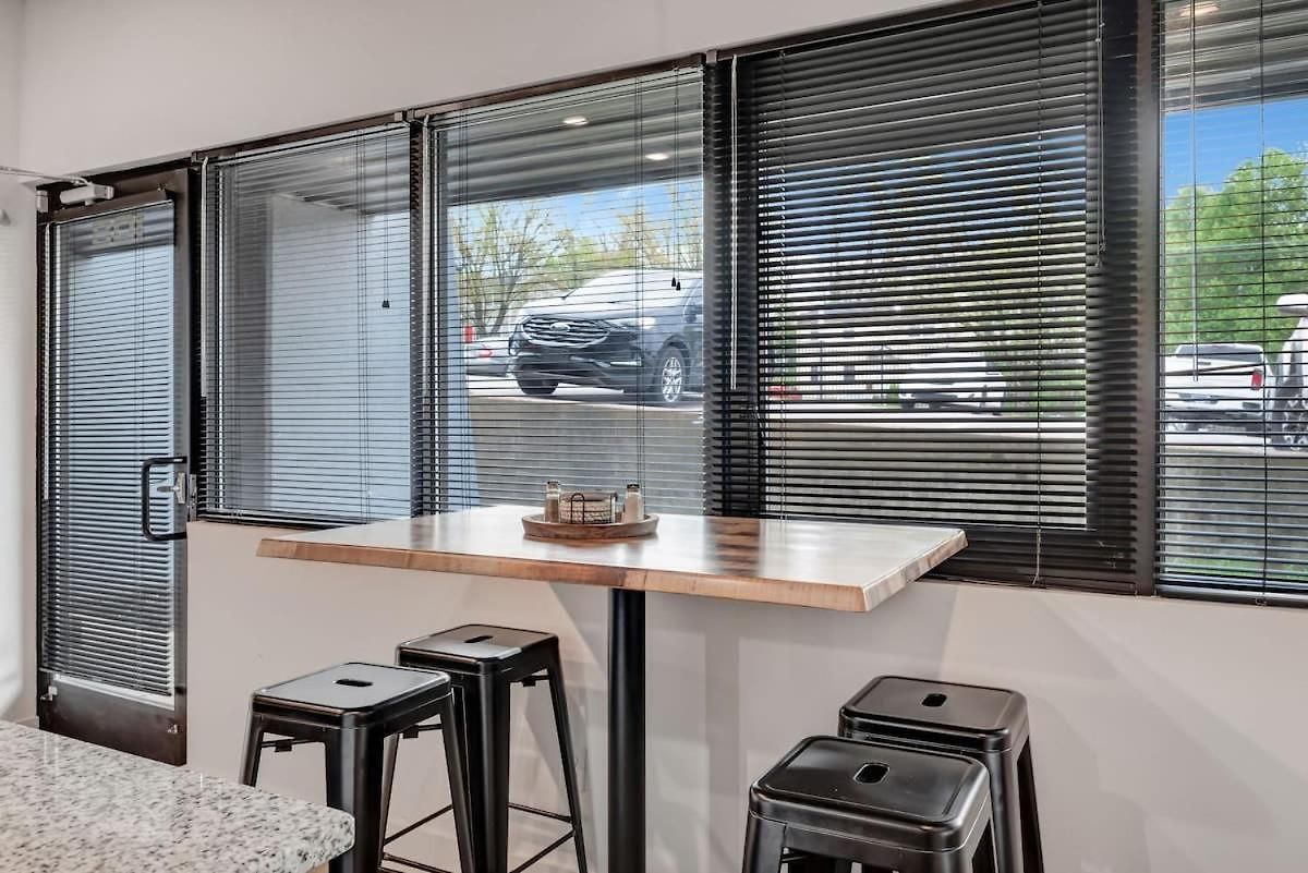 New With 2 Beds 7 Mins To Dt