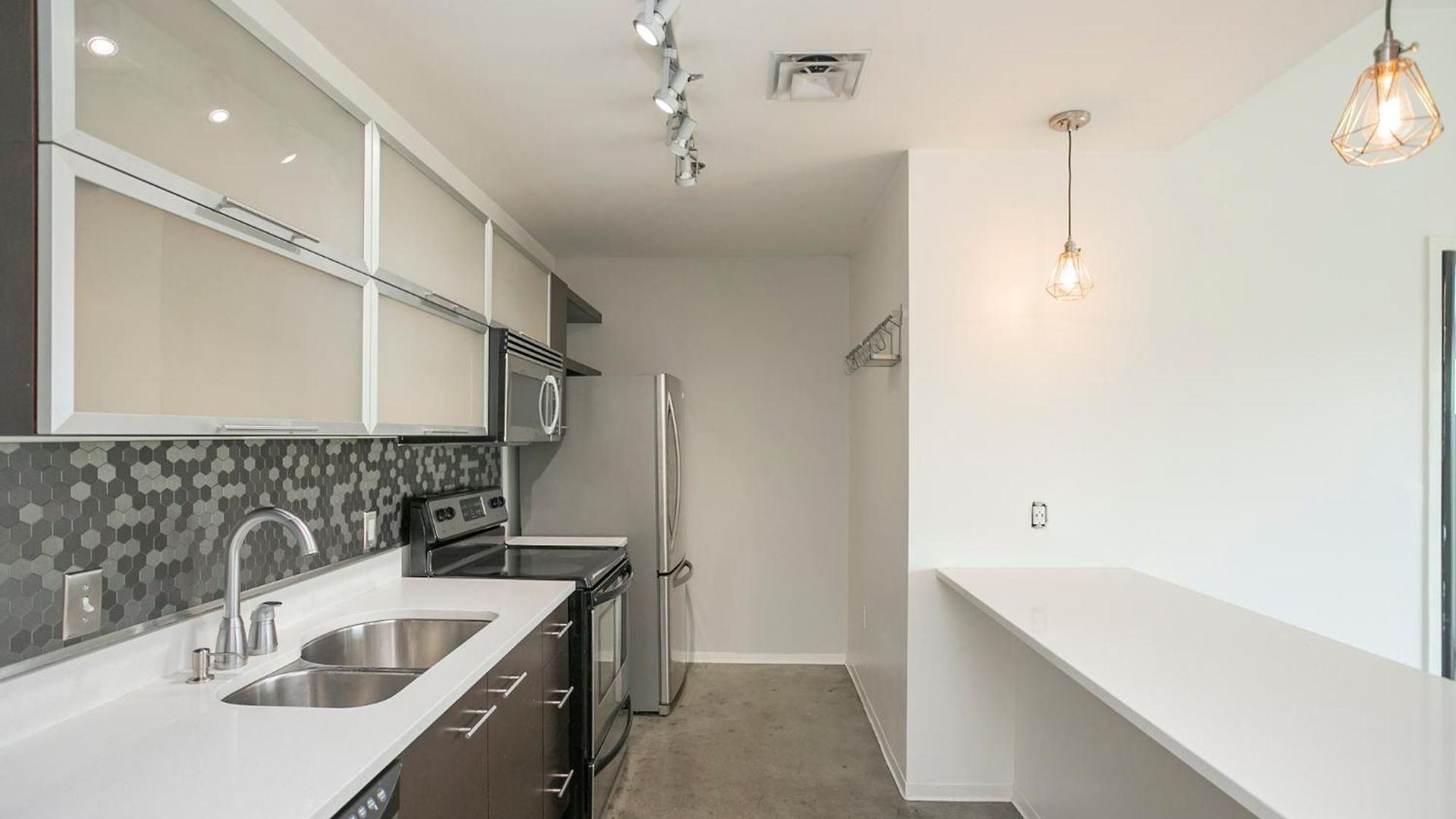 Unfurnished Amazing Layout W Balcony & Storage 30 Day Minimum Nashville