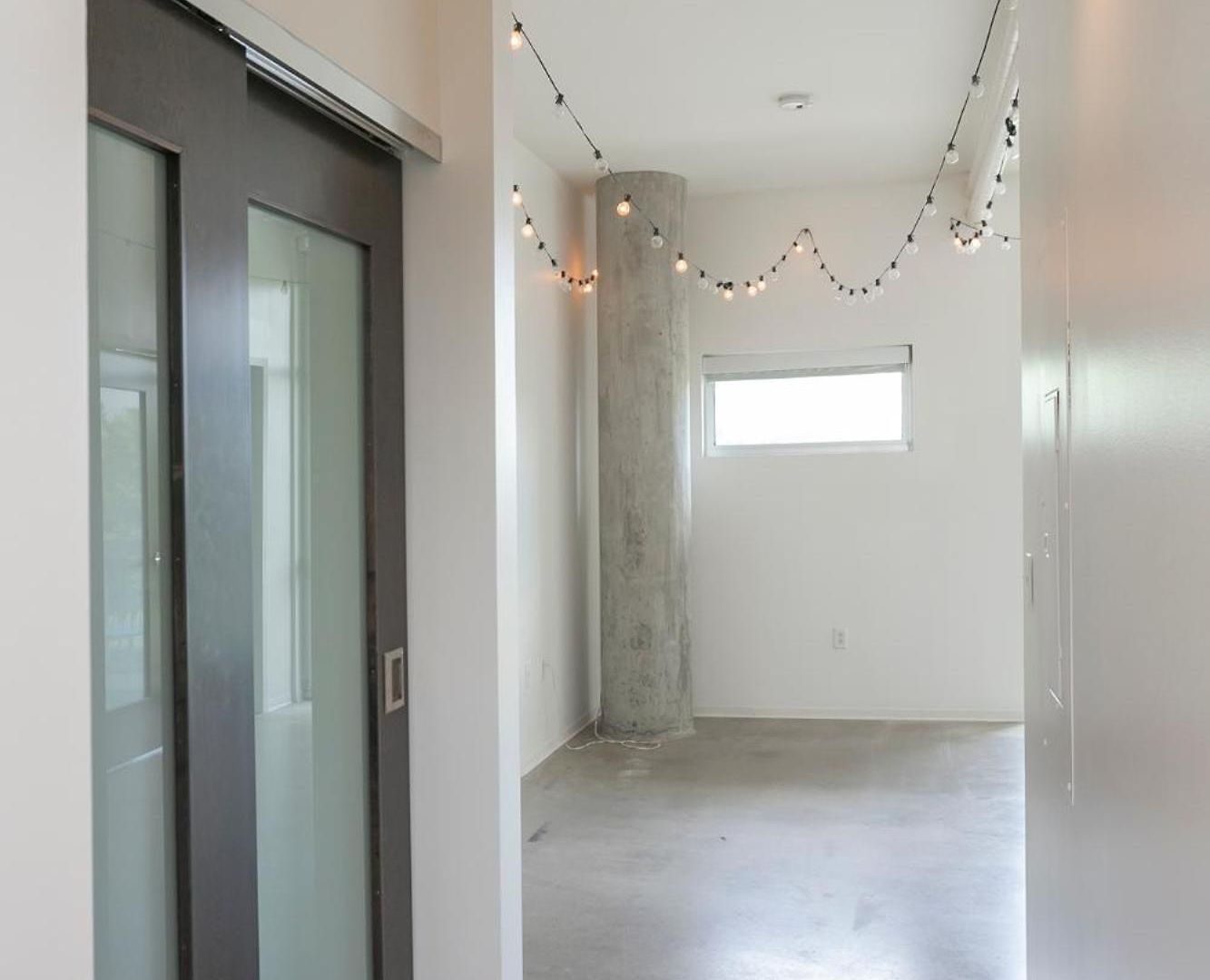 Holiday home Unfurnished Amazing Layout W Balcony & Storage 30 Day Minimum