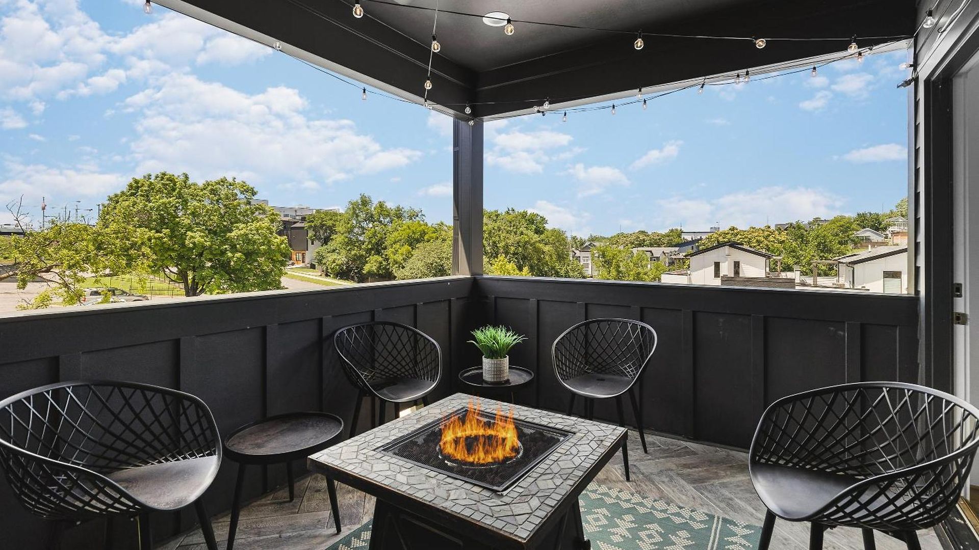 Walk To Belmont, 12 South With Private Patio And Garage Nashville