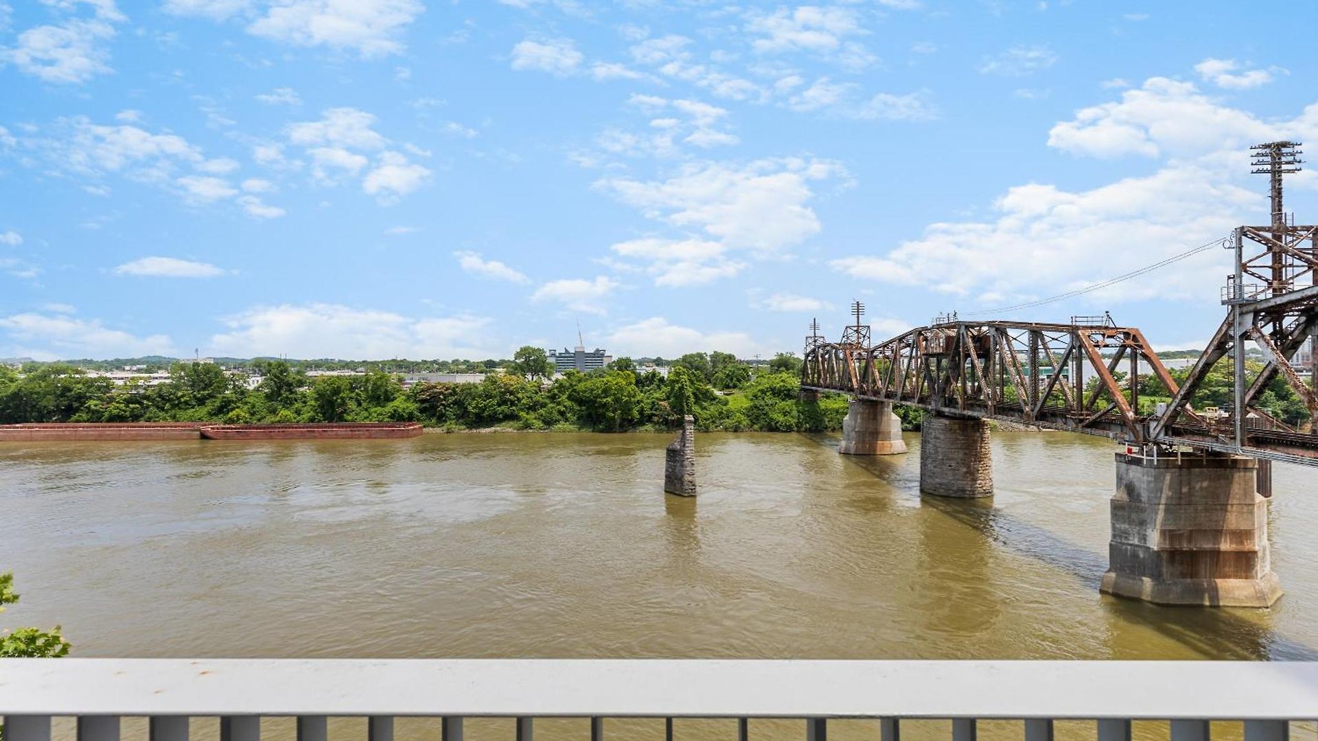 River View High-end With Private Patio And Free Parking *