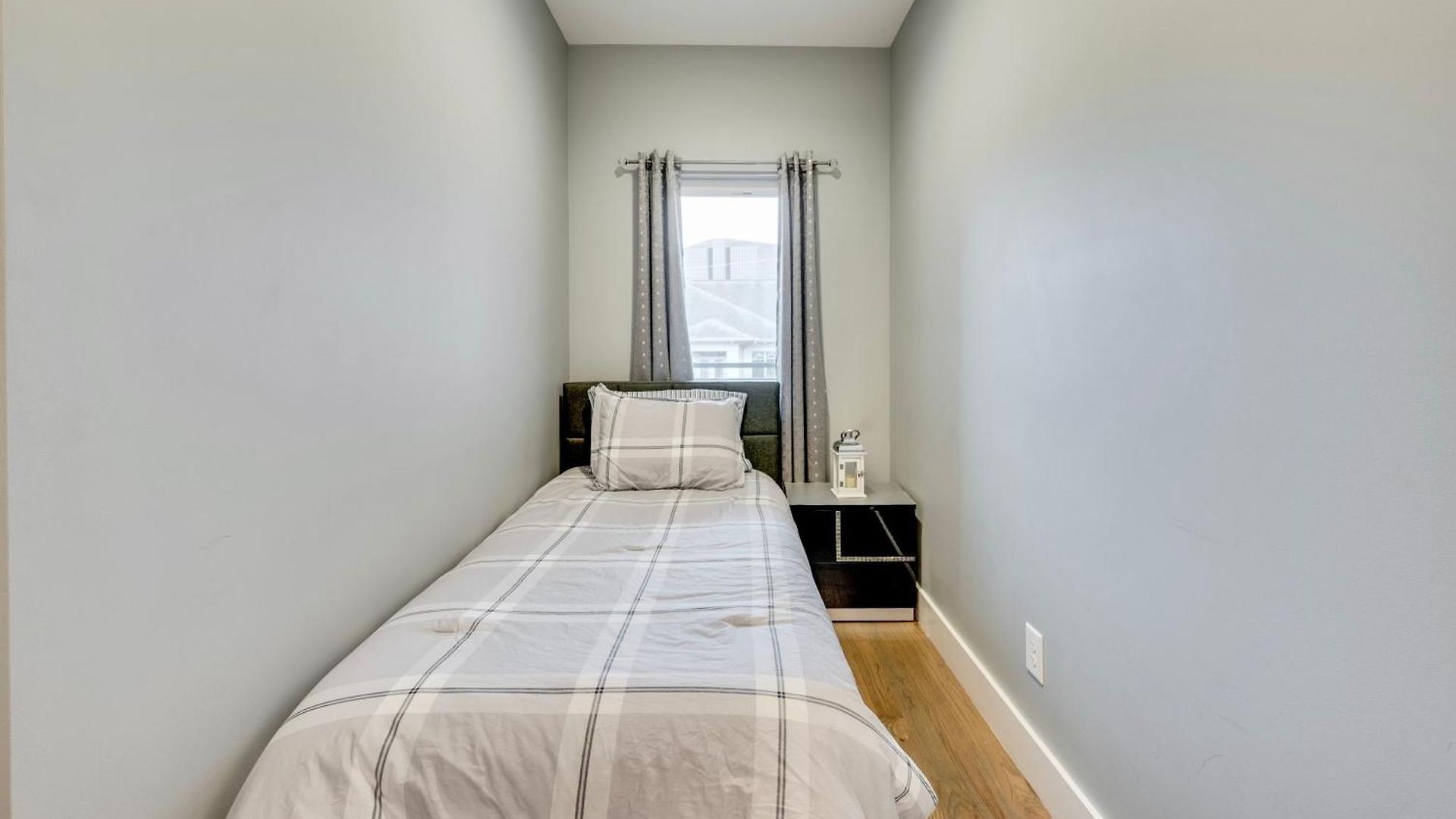 Holiday home Modern - Mins To Broadway
