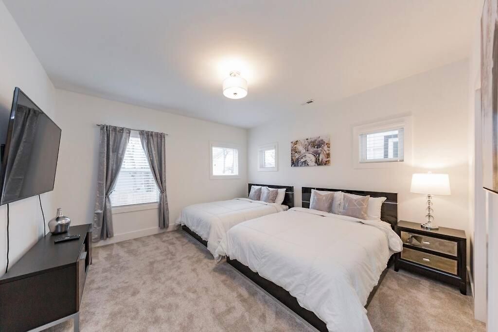 New Luxury Big House Near Gulch 4 King 4 Queen 2 Twin Holiday home