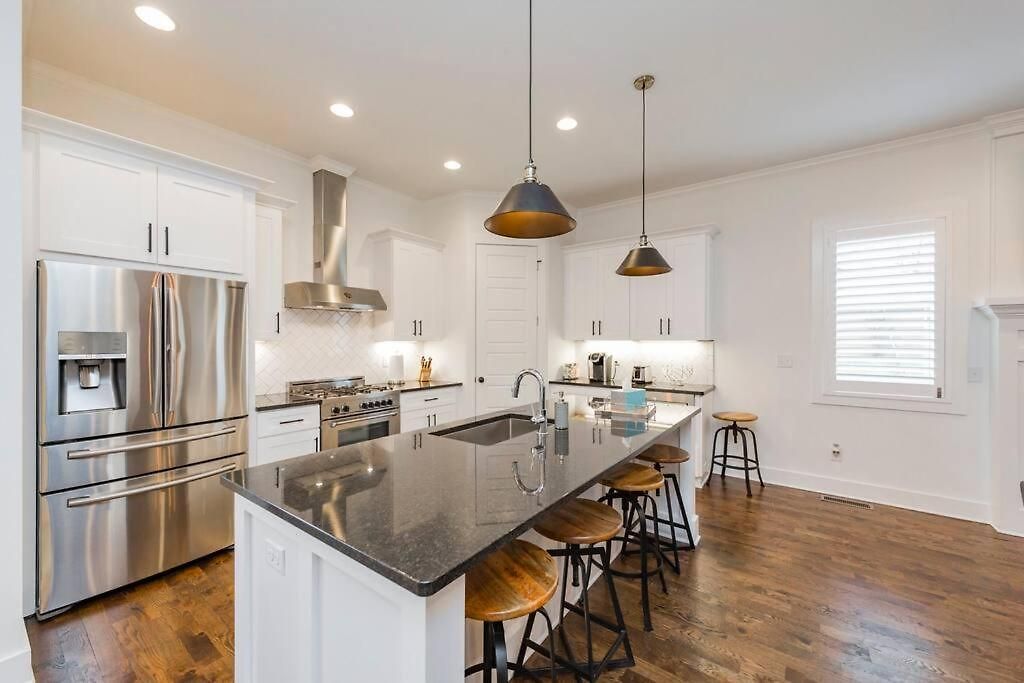 New Luxury Big House Near Gulch 4 King 4 Queen 2 Twin Nashville