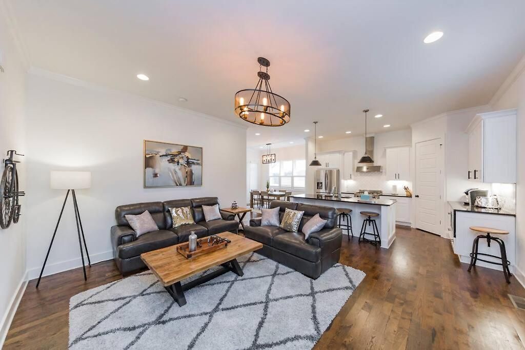 New Luxury Big House Near Gulch 4 King 4 Queen 2 Twin * Nashville