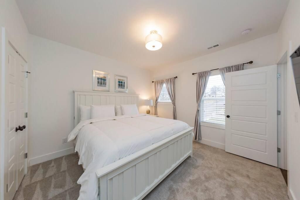 New Luxury Big House Near Gulch 4 King 4 Queen 2 Twin Holiday home