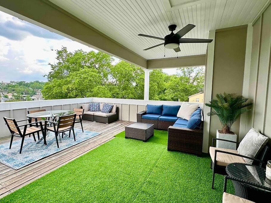 New Luxury Big House Near Gulch 4 King 4 Queen 2 Twin Holiday home Nashville