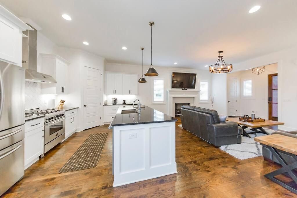 New Luxury Big House Near Gulch 4 King 4 Queen 2 Twin *