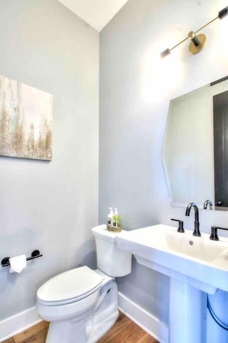Luxurious Morden Loft Huge Rooftop & Skyline Views Nashville