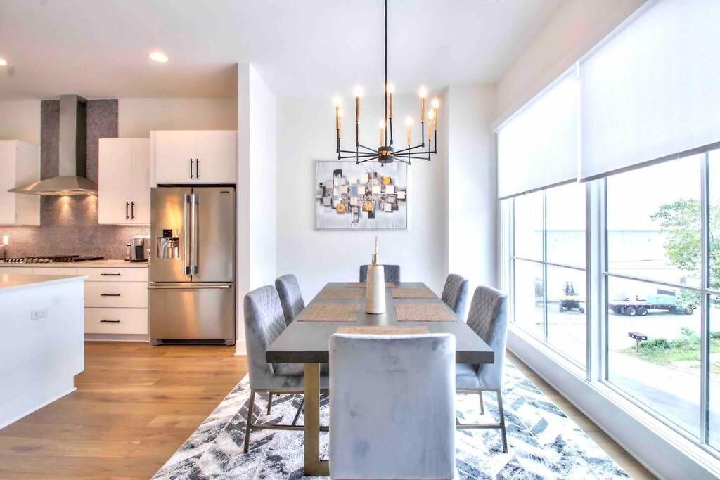 Luxurious Morden Loft Huge Rooftop & Skyline Views Holiday home Nashville