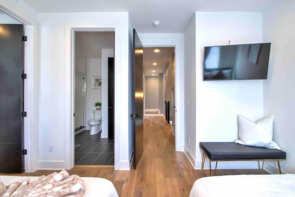Luxurious Morden Loft Huge Rooftop & Skyline Views
