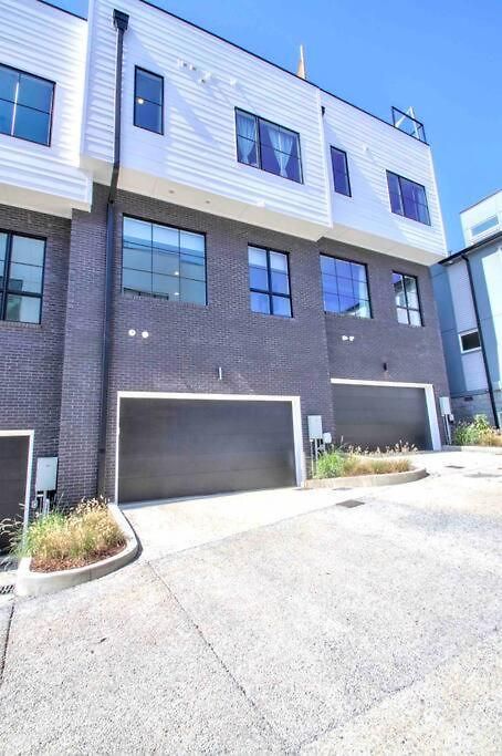 Luxurious Morden Loft Huge Rooftop & Skyline Views Holiday home Nashville