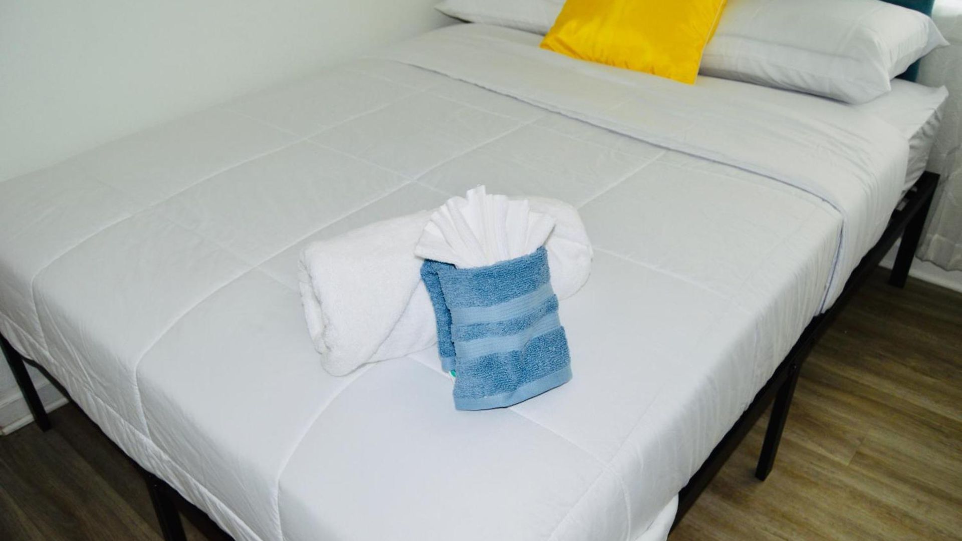 Beautiful Condo,minutes From Broadway Sleep 6!